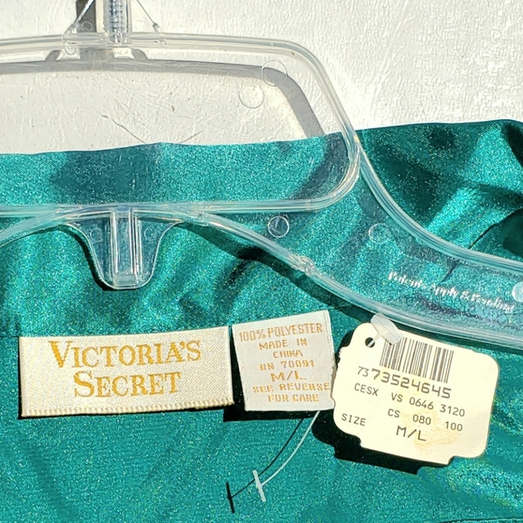 Victoria's Secret Lounging Top - Picture 3 of 3